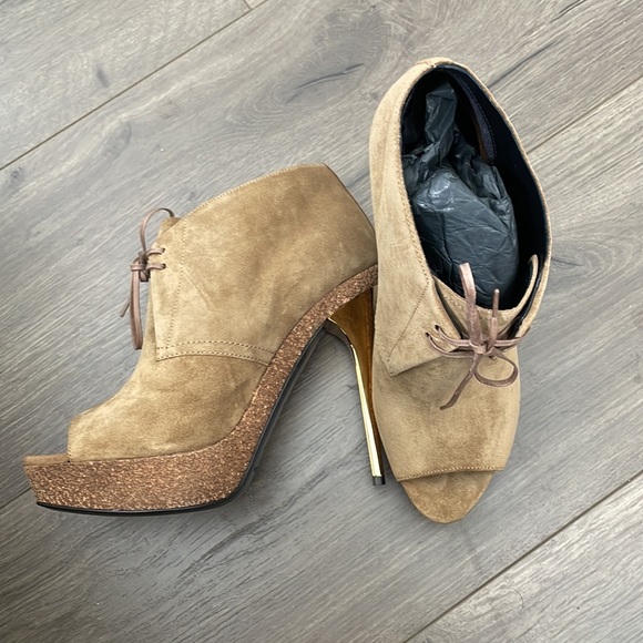 Burberry Darfield 100 Peep Toe Boot - Picture 2 of 5